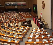 "거부권 불가피" VS "정상 공포하라"…노란봉투법 두고 여야 힘겨루기