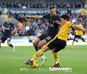 ‘손흥민 황희찬 선발 맞대결’ 토트넘, 울버햄튼에 전반 1-0