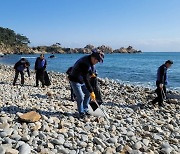 현대차 노사, 울산 대왕암공원 바닷길서 '쓰레기줍기' 플로깅