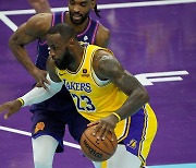 'NBA 21번째 시즌' 르브론 32점…LA 레이커스 승리 견인