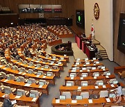 민주 "尹대통령, 노란봉투법·방송3법 정상적으로 공포하라"