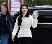 [TEN포토] 수지 '청순미 뿌리며 입장'