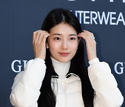 [TEN포토] 수지 '머리만 넘겨도 화보'