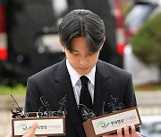 ‘마약 투약 혐의’ 유아인, 첫 공판 앞두고 기일 변경→변호인 추가 선임[M+이슈]