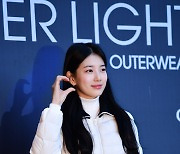 수지 ‘포토월 단골 포즈는 볼하트’ [MK포토]