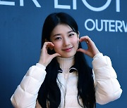 수지 ‘예쁘게 볼하트’ [MK포토]