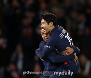 '이강인 펄스 나인 기용'→PSG 루이스 엔리케 감독 "매일 나를 놀라게 하는 선수"…'해트트릭' 음바페는 혹평