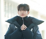 세븐틴 조슈아,'추은듯 두 손 꼭' [사진]