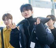 세븐틴 조슈아,'매력 인사' [사진]