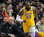 ‘킹’ 르브론, 실책도 왕…NBA 최초 실책 5000개 돌파