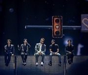 '국민 그룹' god, 전시+공연 결합 '진화형 콘서트' 시대 열었다