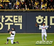 [포토] 환호하는 박해민, 해민존 발동!