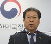 ‘주 52시간제로 어렵다’는 기업 14%뿐… 정부 근로시간 개편 원안 결국 ‘포기'