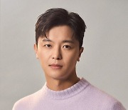 연우진 "올해 초 마흔 살이어서 우울, 다시 서른아홉 돼서 행복" [인터뷰M]