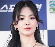 송혜교 스크린 복귀하나…"'검은 수녀들' 긍정 검토" [공식입장]