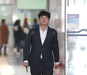 이준석 "윤핵관, 수도권 출마로는 안돼..정계 은퇴해야"