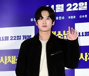 [포토] 이일준, '멋진 손인사~'