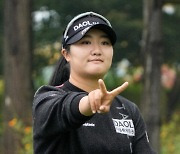 유해란 LPGA 신인상 수상 "나 자신이 자랑스럽다"