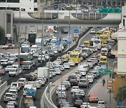 역대급으로 붐비는 추수감사절 예고한 미국…어느 정도길래