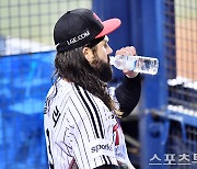 [ST포토] 목 축이는 켈리