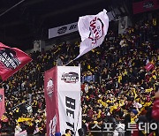 [ST포토] 열정적인 응원을 선보이는 LG