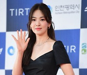 송혜교, 9년 만 영화 주인공…“‘검은 수녀들’ 긍정 검토”