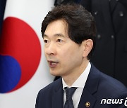 우리 수산물에 대한 안전관리 상황 설명하는 박성훈 차관