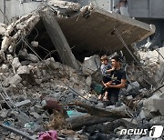 이스라엘 탱크, 가자 최대 병원 앞 집결…바이든 "병원 보호받아야"