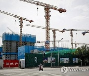 블룸버그 "中, 부동산 시장 활성화에 182조 원 투입 검토"