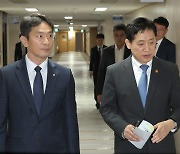 당국-지주회장 '상생금융' 면담 앞두고 "銀 1조원 내라" 초과이익 환수법안 속속