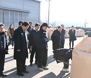 경주지역 공공비축미 매입 시작…주낙영 시장 현장 격려