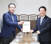 김영록 전남지사, 기재부 찾아 예산증액 협조 요청···광주-영암 초고속도로·첨단의료복합단지 등 건의