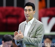 [ST포토] 권영민 감독 '잘할때는 박수'