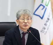 발언하는 진실화해위 김광동 위원장