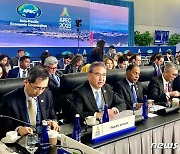 APEC 각료회의서 부산엑스포 지지 요청하는 박진 장관