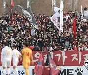 “원정팬도 K리그 팬”…프로축구 원정응원석 차별 금지 규정, 너도나도 반긴다