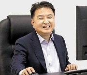김영환 “진영 안가리고 인재 영입… 대기업공장 유치”