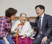 Centenarians residing in Mapo to receive a million won celebrating their longevity starting next year