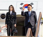 윤 대통령 부부, APEC 정상회의 참석 위해 출국[포토뉴스]