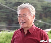 문재인 전 대통령 "수능 수험생 여러분 응원… 평소 실력대로만"