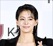 [MD포토] 정혜인, '심쿵 미니하트'