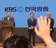 민주당 대변인, KBS 보이콧 "'망나나 칼춤'에 자리 지키는 게 옳은가"