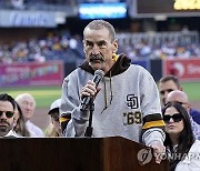 MLB 샌디에이고 파드리스 구단주 별세…향년 63세