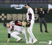 문동주 일으켜 주는 김혜성