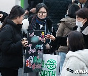 '친구랑 축구보러 갈거에요'