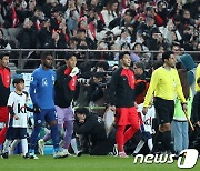 그라운드 입장하는 대한민국 축구대표팀