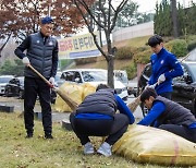 충북청주, 청주시설관리공단과 더불어 안방 청주종합경기장 낙엽 미화 작업 진행