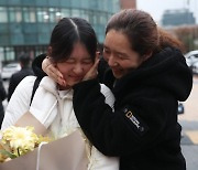 어김없이 등장한 배달오토바이·경찰차... "지각 면했어요" 가슴 쓸어내린 수험생['킬러문항 배제' 첫 수능]