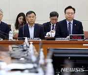 연금특위 출석한 조규홍 장관과 민간자문위 공동위원장