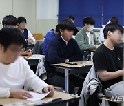 과호흡으로 쓰러진 수험생, 병실에서 시험[2024 수능]